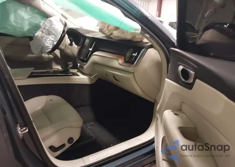 2021 Volvo Xc60 T5 Momentum z USA, uszkodzony, nr VIN YV4102DK0M1845780